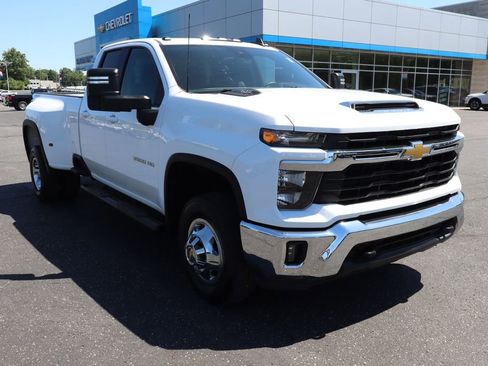 Used 2024 Chevrolet Silverado 3500 LT w/ Convenience Package AWD/4WD image 2