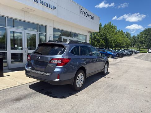 Used 2017 Subaru Outback 2.5i Premium w/ Popular Package #1 AWD/4WD image 3