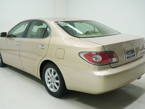 Used 2004 Lexus ES 330 w/ Premium Pkg FWD image 6
