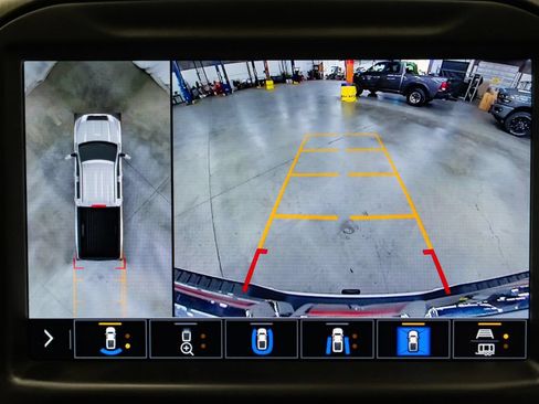 Used 2023 GMC Sierra 3500 Denali w/ Denali Ultimate Package AWD/4WD image 21
