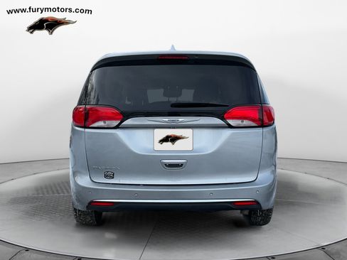 Used 2019 Chrysler Pacifica Touring Plus w/ Advanced Safetytec Group image 4