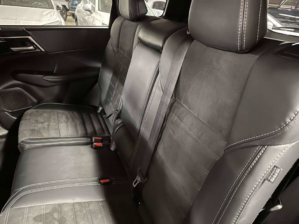Used 2024 Mitsubishi Outlander SE AWD/4WD image 16
