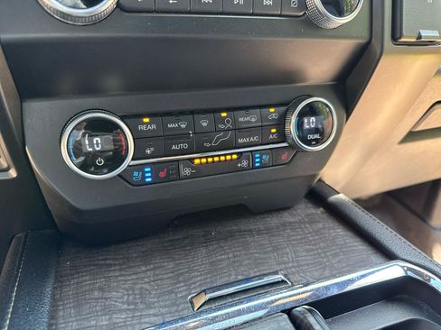 Used 2021 Ford Expedition Limited AWD/4WD image 9