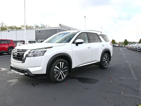 New 2025 Nissan Pathfinder Platinum w/ Cargo Package image 4