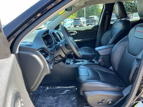 Used 2022 Jeep Cherokee Trailhawk w/ Premium Leather Package AWD/4WD image 9