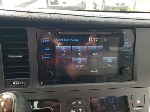 Used 2015 Toyota Sienna XLE Premium image 15