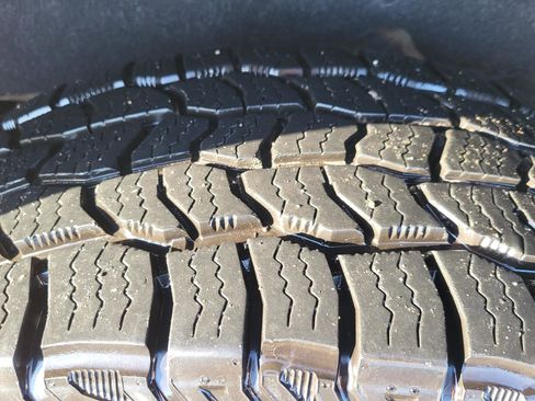 Used 2022 Chevrolet Silverado 1500 LTZ w/ Z71 Off-Road Package image 31