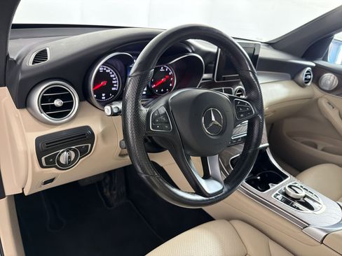 Used 2018 Mercedes-Benz GLC 300 4MATIC image 4