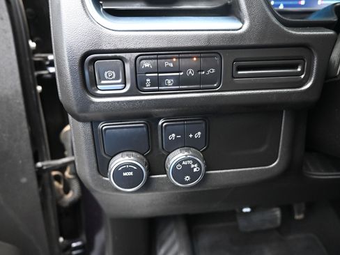 Used 2022 Chevrolet Tahoe LT w/ Luxury Package image 9