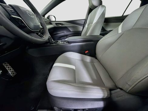 Used 2026 Toyota Camry SE w/ Convenience Package FWD image 13