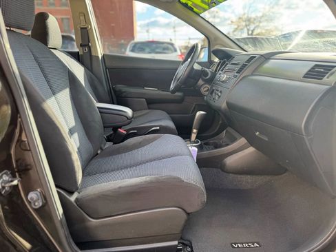 Used 2011 Nissan Versa Hatchback w/ Premium Pkg FWD image 12