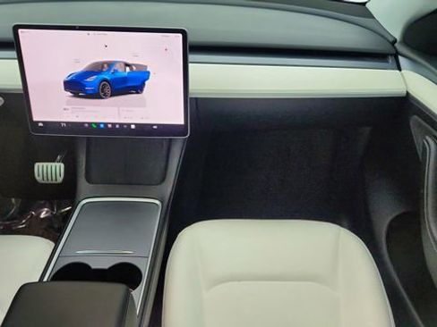 Used 2024 Tesla Model Y Performance AWD/4WD image 37