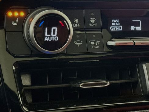 Used 2023 Toyota Highlander XSE AWD/4WD image 19