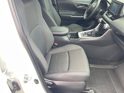 Used 2022 Toyota RAV4 SE image 19