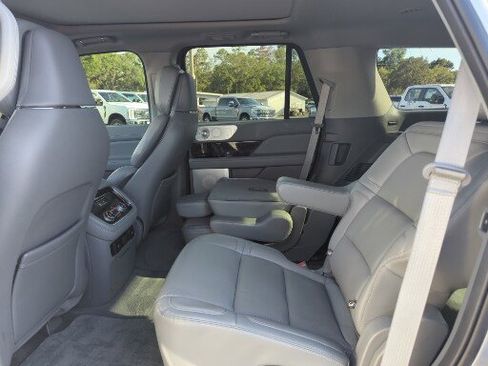 Used 2021 Lincoln Navigator Reserve w/ Luxury Package image 15