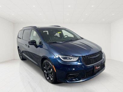 Certified 2025 Chrysler Pacifica Limited