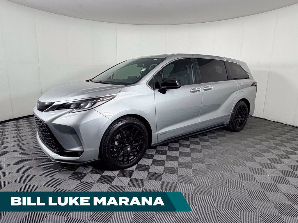 Used 2021 Toyota Sienna XSE FWD image 1