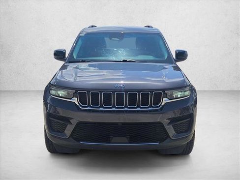 Used 2023 Jeep Grand Cherokee Laredo RWD image 2