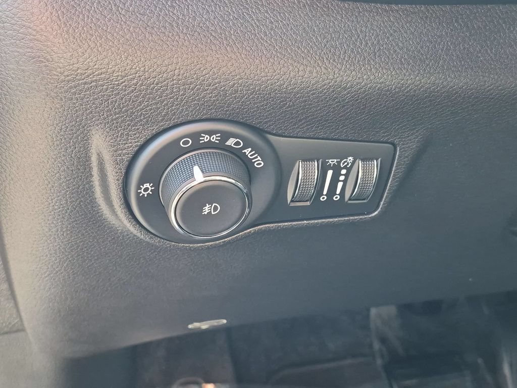 Certified 2025 Jeep Compass Limited w/ Elite Group AWD/4WD image 13