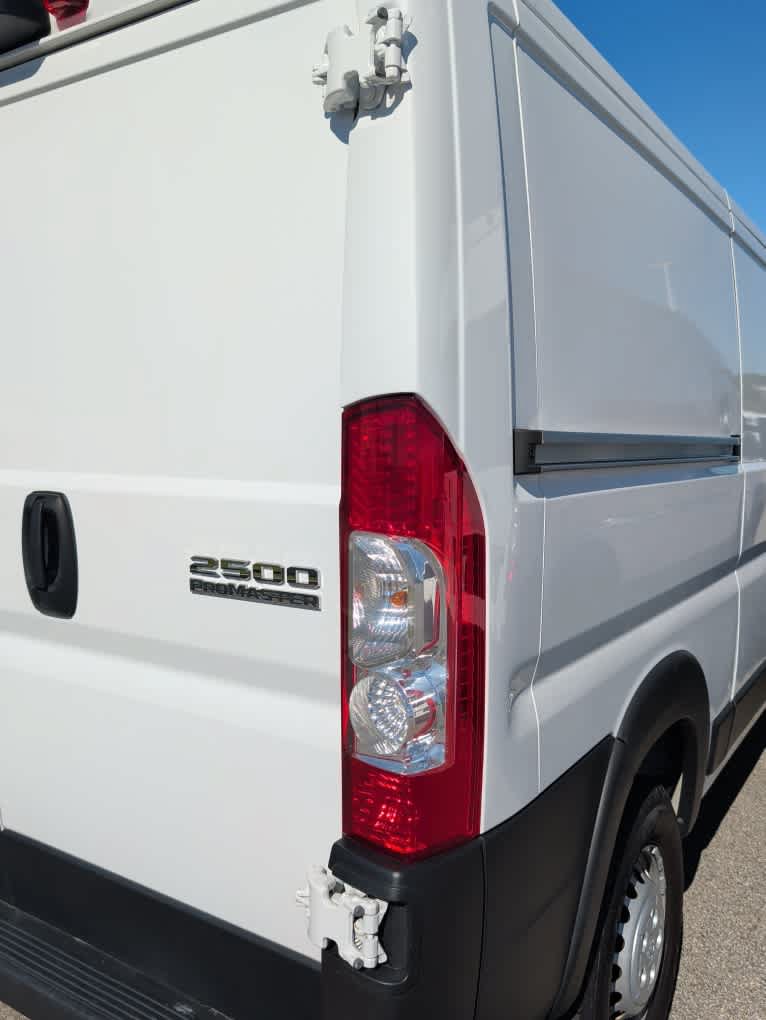 Used 2025 RAM ProMaster 2500 w/ Convenience Group FWD image 30