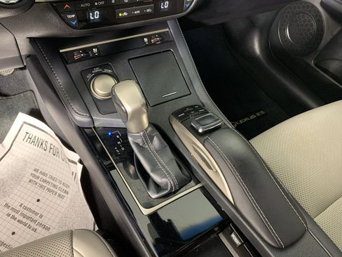Used 2018 Lexus ES 350 w/ Navigation System Package FWD image 24