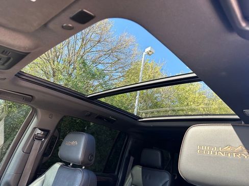 Used 2021 Chevrolet Suburban High Country image 24