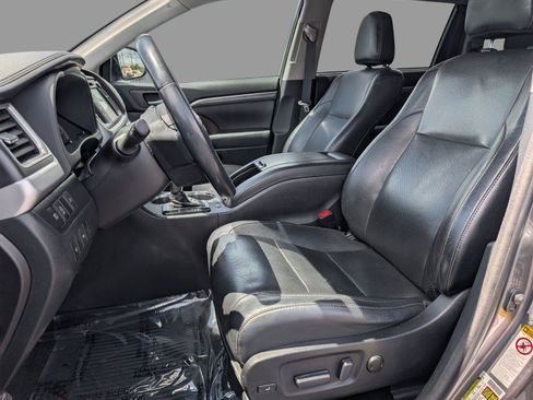 Used 2017 Toyota Highlander Limited AWD/4WD image 11