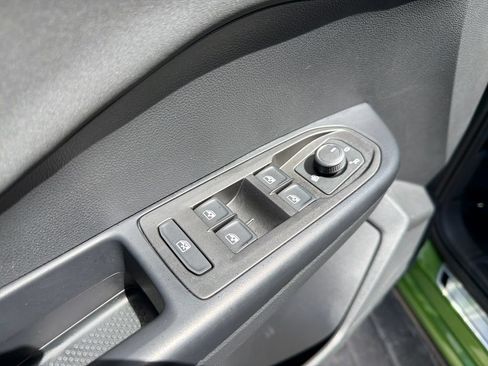 Certified 2025 Volkswagen Taos SE AWD/4WD image 13