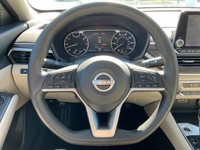 Used 2025 Nissan Altima 2.5 SV FWD image 20