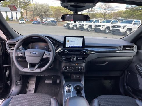 Used 2025 Ford Escape ST-Line image 8