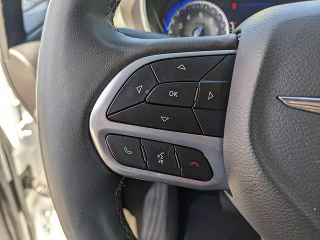 Used 2025 Chrysler Pacifica Select FWD image 32