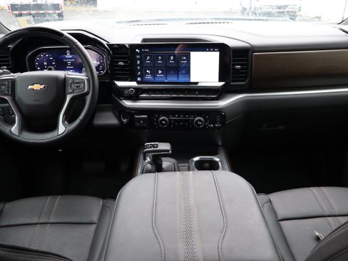 Used 2026 Chevrolet Silverado 1500 High Country AWD/4WD image 17