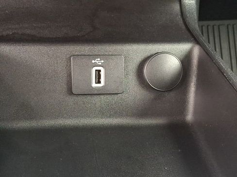 Used 2017 Ford Fusion SE w/ Fusion SE Technology Package image 23