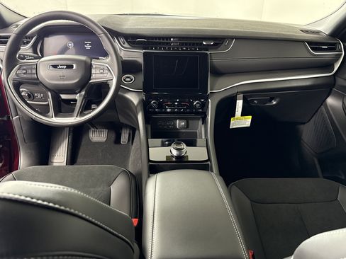 New 2025 Jeep Grand Cherokee Altitude image 15