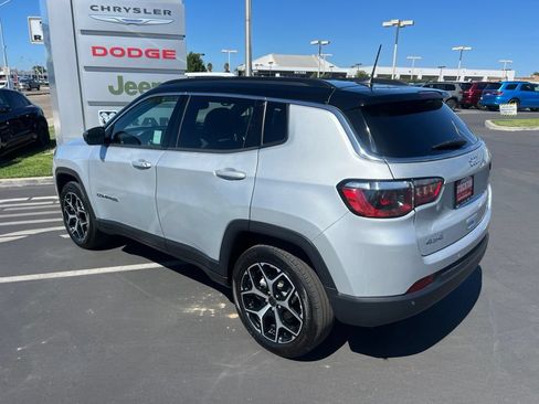 Used 2025 Jeep Compass Limited AWD/4WD image 17