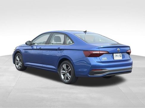 Used 2024 Volkswagen Jetta SE FWD image 6