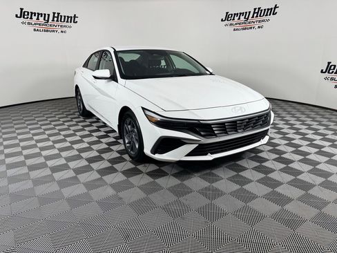 Used 2024 Hyundai Elantra SEL image 6