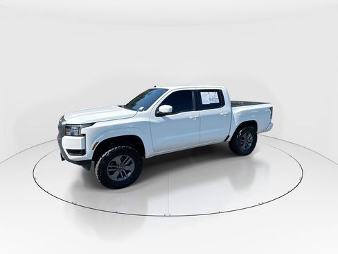 Used 2025 Nissan Frontier SV AWD/4WD image 4