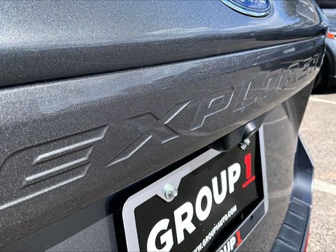 Used 2022 Ford Explorer XLT w/ Equipment Group 202A RWD image 13