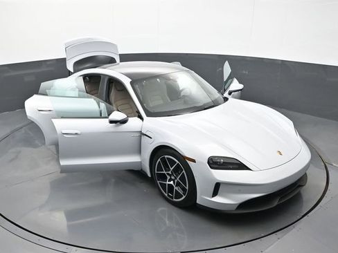 Used 2025 Porsche Taycan RWD image 34
