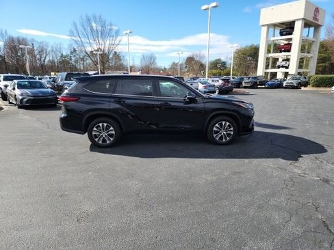 Used 2023 Toyota Highlander XLE image 5