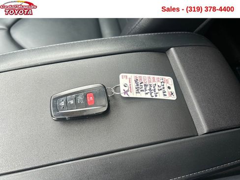 Certified 2023 Toyota Highlander XLE image 26