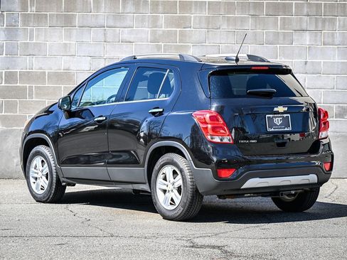 Used 2019 Chevrolet Trax LT w/ LT Convenience Package image 4