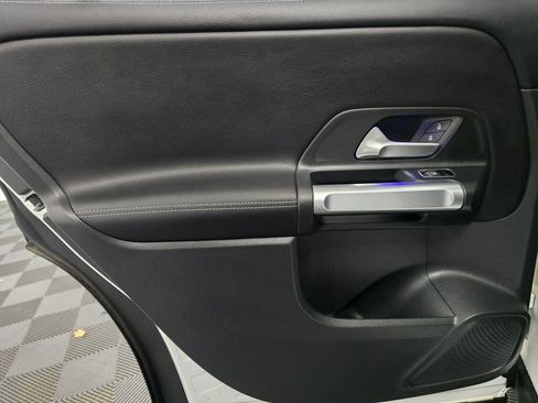 Used 2025 Mercedes-Benz GLB 250 4MATIC image 19