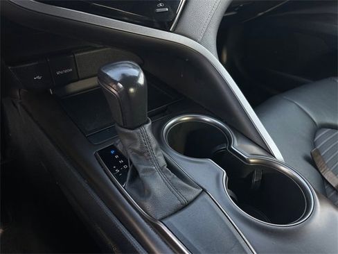 Used 2021 Toyota Camry SE image 14