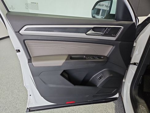 Certified 2023 Volkswagen Atlas SEL Premium AWD/4WD image 15