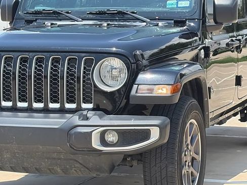 Used 2023 Jeep Gladiator Overland AWD/4WD image 4