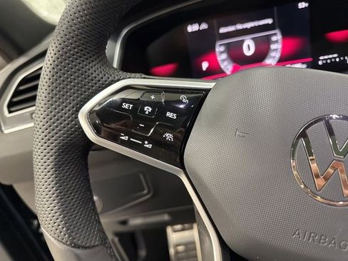 Certified 2024 Volkswagen Tiguan SE R-Line image 11