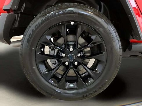 Used 2025 Jeep Wrangler Unlimited Sahara w/ Safety Group AWD/4WD image 96