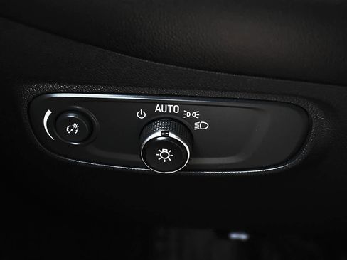 Used 2021 Chevrolet Equinox LS AWD/4WD image 23